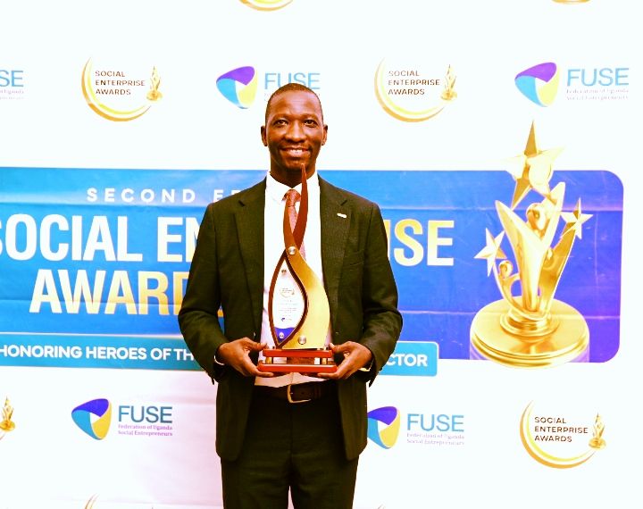 Hassan Waswa, Social Entrepreneurship Manager of A4HU poses with the award